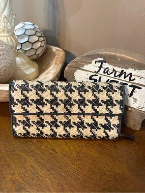 Bottega Veneta black and white houndstooth woven leather long wallet